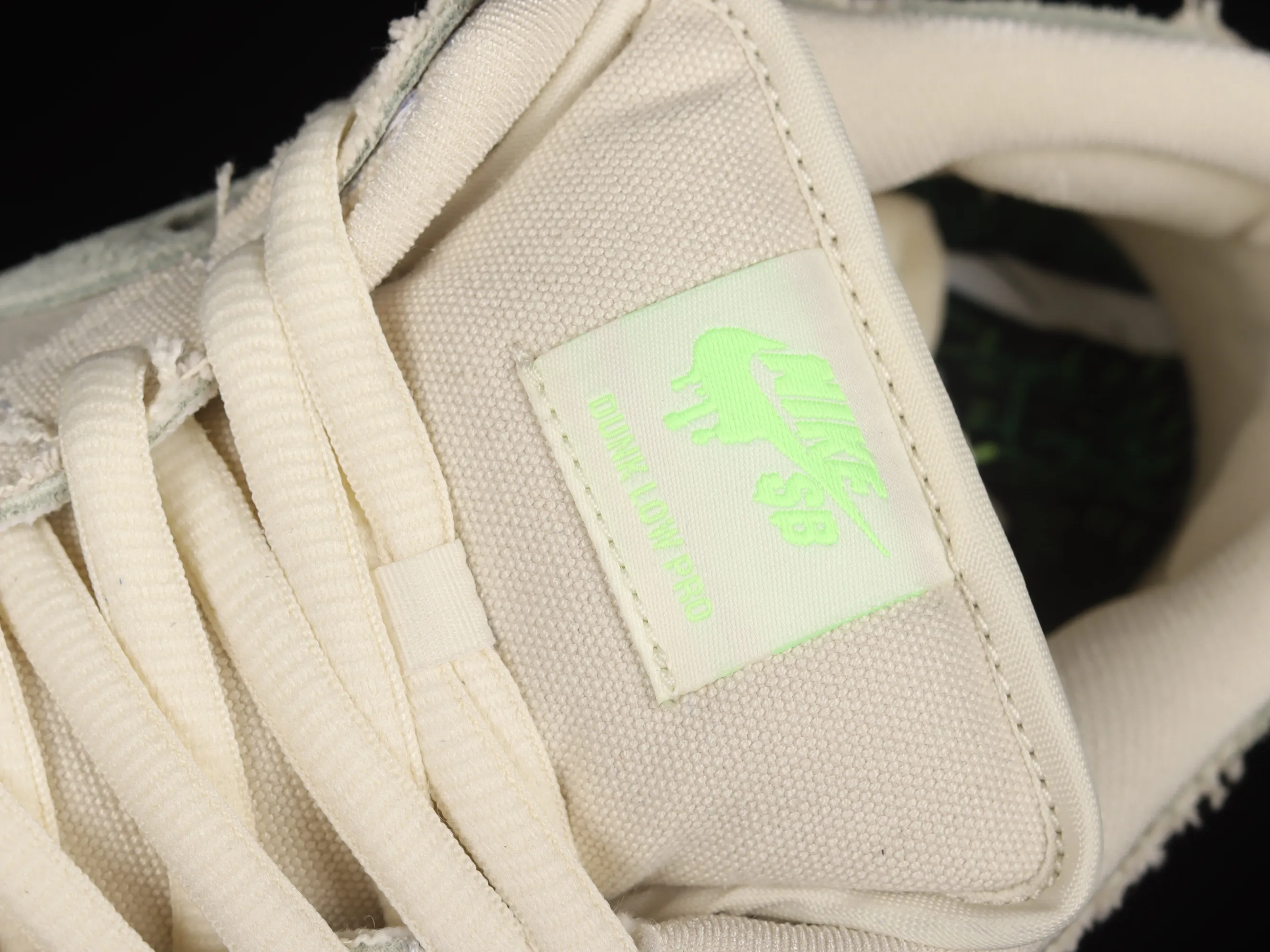 All Categories Nk SB Dunk Series Nk SB Dunk Low Low-top Sneakers M Version Pure Original Nk SB Dunk Low "Mummy" Luminous SB Smashing Backboard Fashion Casual Sneakers DM0774-111